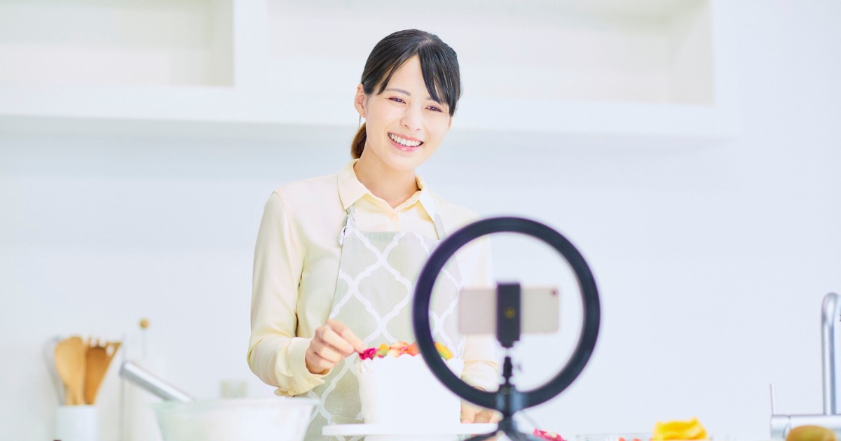 Tên miền .live là gì? Cách đăng ký tên miền .live chi tiết 20 Tên miền .live là một lựa chọn tuyệt vời cho các website phát trực tiếp, phát sóng và chia sẻ nội dung đa phương tiện thời gian thực.