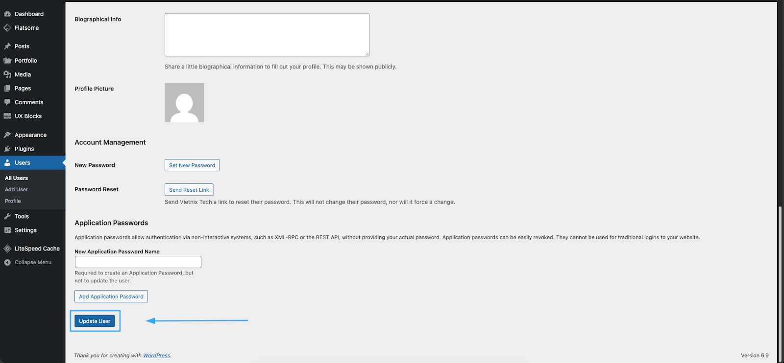 Sau đó bạn kéo xuống cuối trang và bấm Update User.