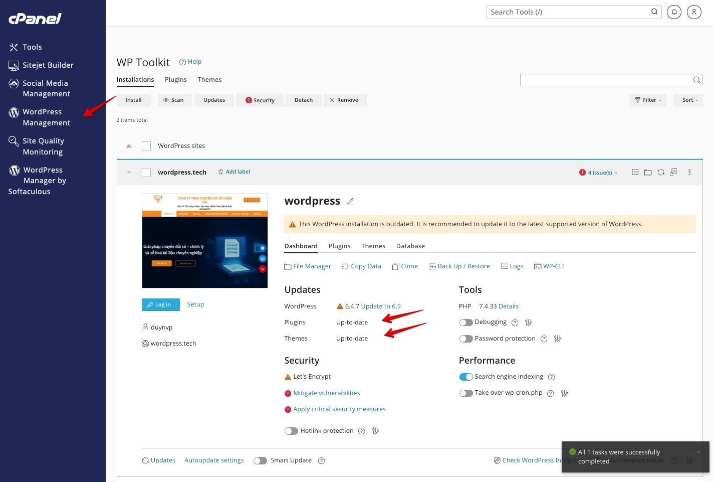 Bạn cần vào Dashboard và chọn Updates để khắc phục lỗi