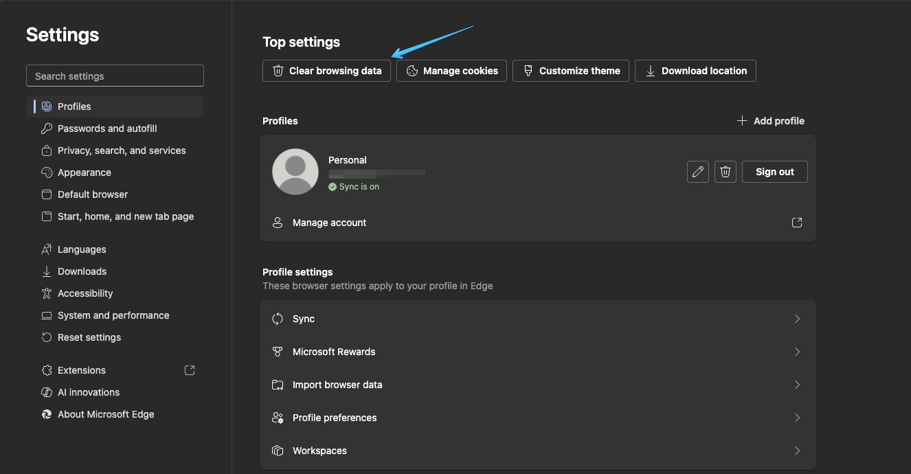 Bạn chọn tính năng Clear browsing data.