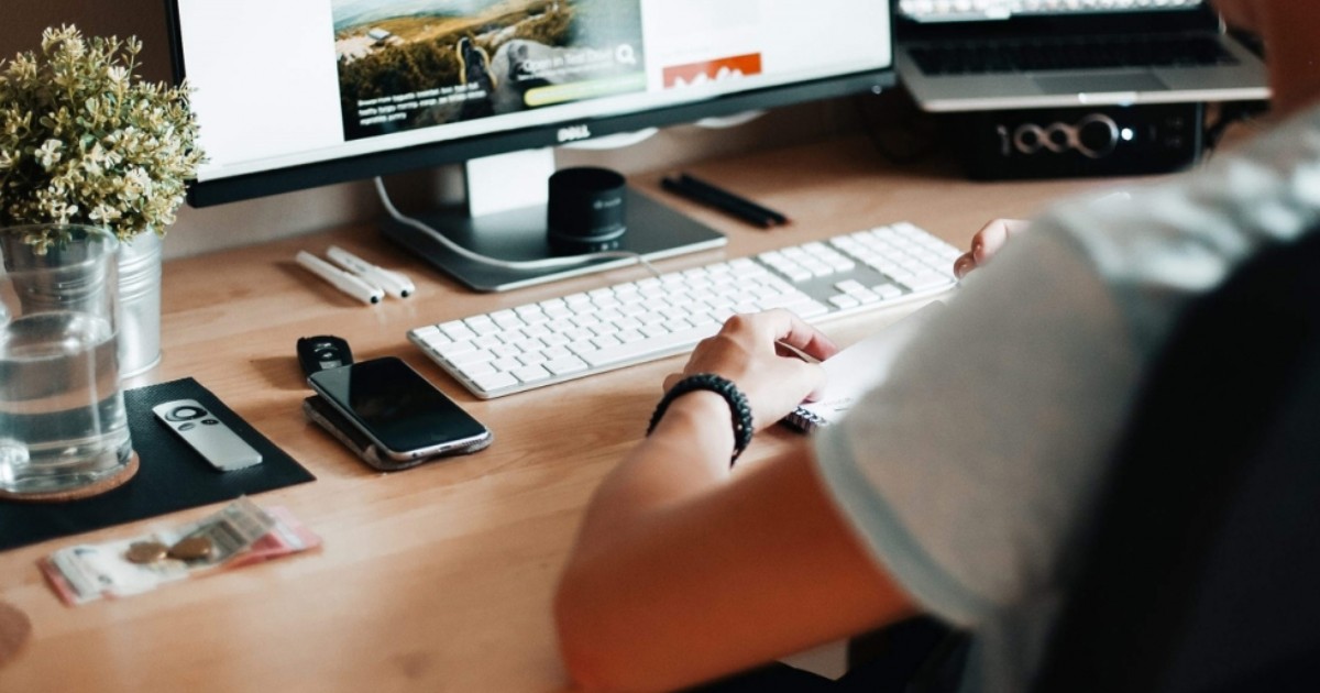 Việc xây dựng website bằng phương pháp không code (no-code) ngày càng được ưa chuộng nhờ khả năng mở rộng quyền tiếp cận thiết kế web cho mọi người