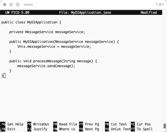 Client nhận một đối tượng kiểu MessageService thông qua constructor MyDIApplication(MessageService messageService)