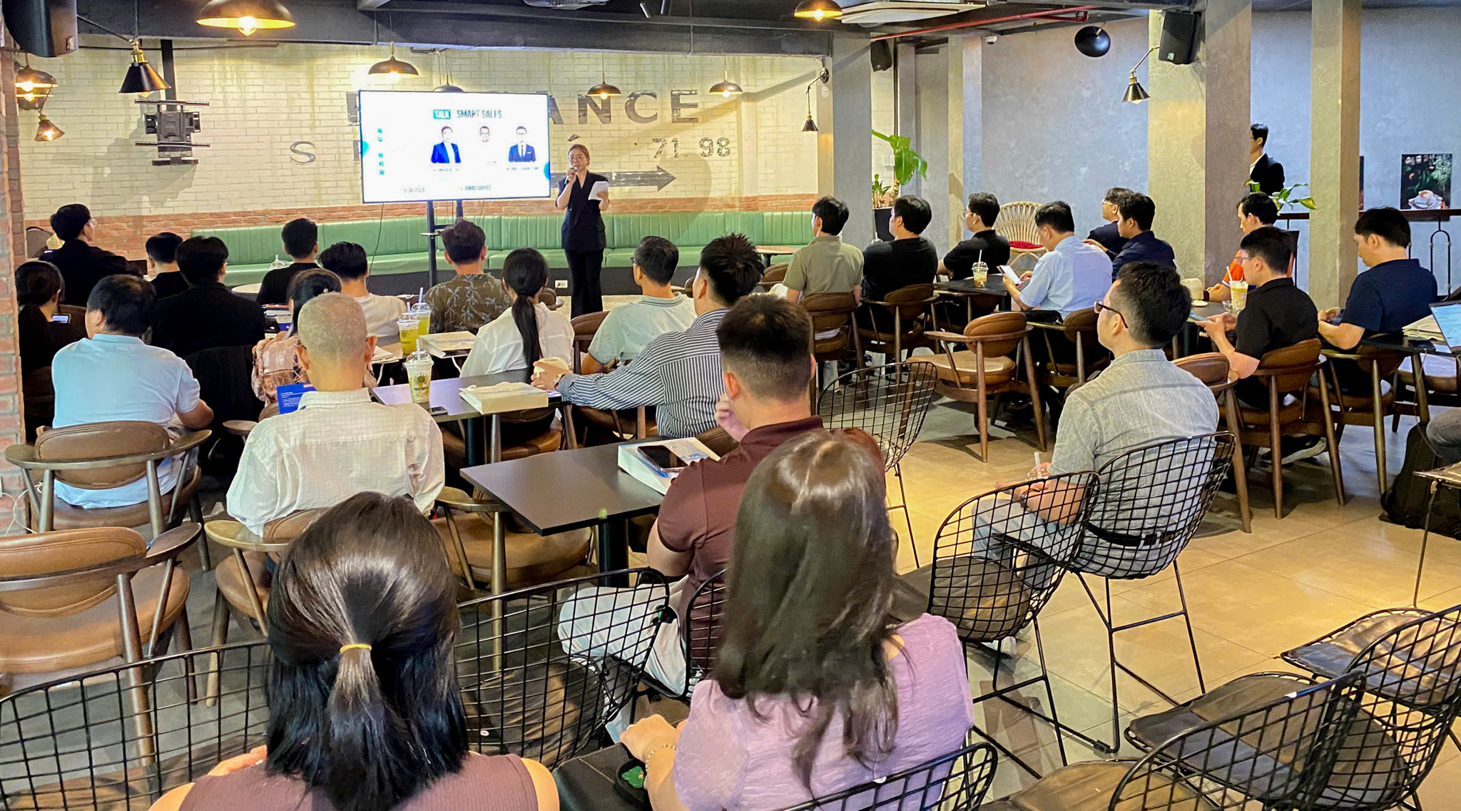 Nhìn lại sự kiện Cafe Talk: Smart Sale - Khai mở kỷ nguyên đàm phán khách hàng 7 Sự kiện Cafe Talk: Smart Sale - Khai mở kỷ nguyên đàm phán khách hàng